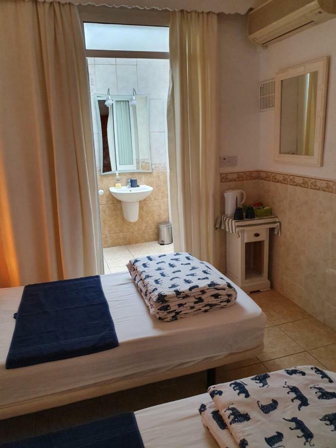Roberto Guest House 贝纳尔马德纳 外观 照片
